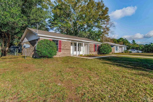 single story home featuring a front lawn