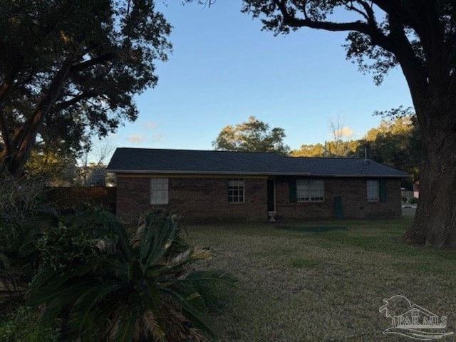 back of house featuring a lawn