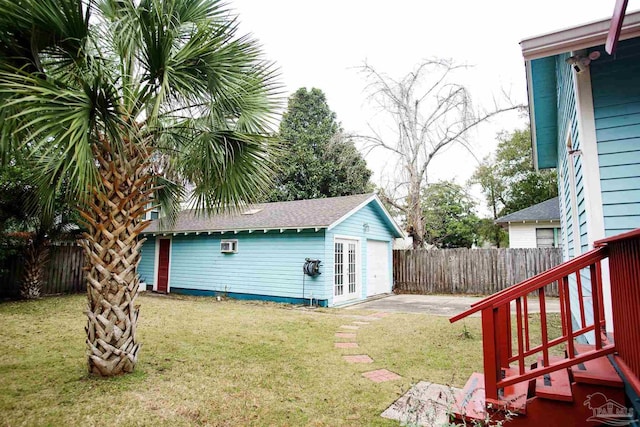 view of yard with an outdoor structure