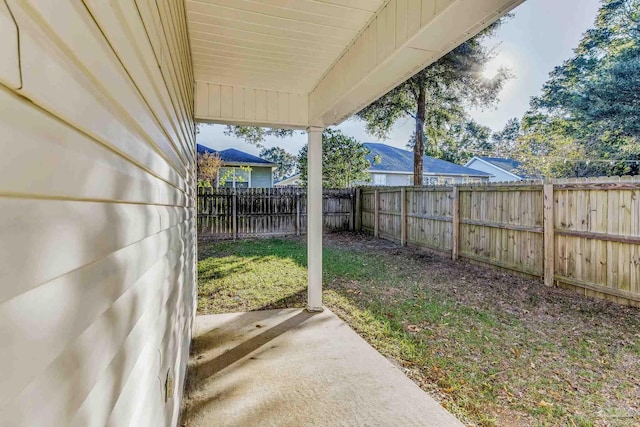 view of yard featuring a patio