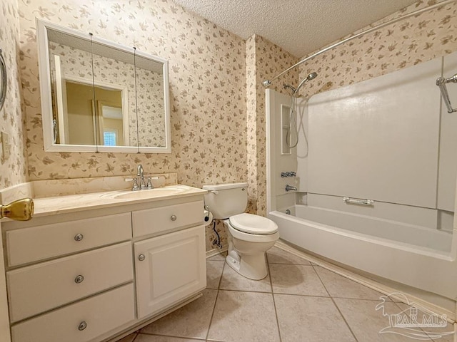 4514 Southpointe Ln, Pensacola, FL 32514 - bathroom with wallpapered walls, washtub / shower combination, toilet, vanity, and a textured ceiling