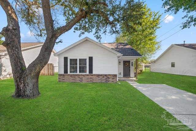 view of front of house with a front lawn