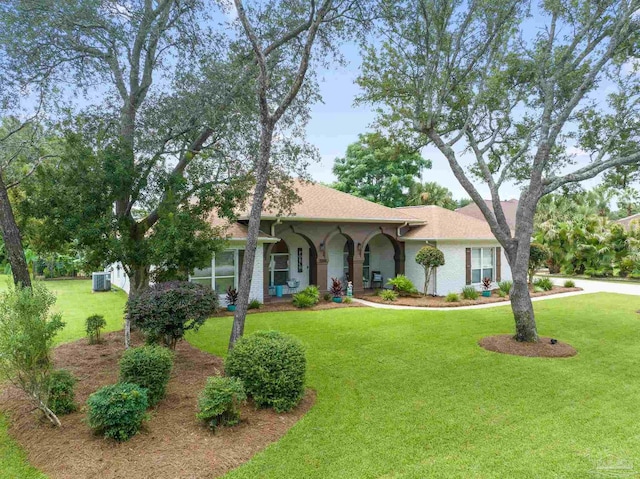 view of front facade with a porch and a front yard