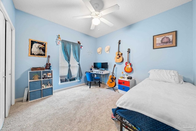 bedroom with a textured ceiling, a closet, ceiling fan, and carpet flooring