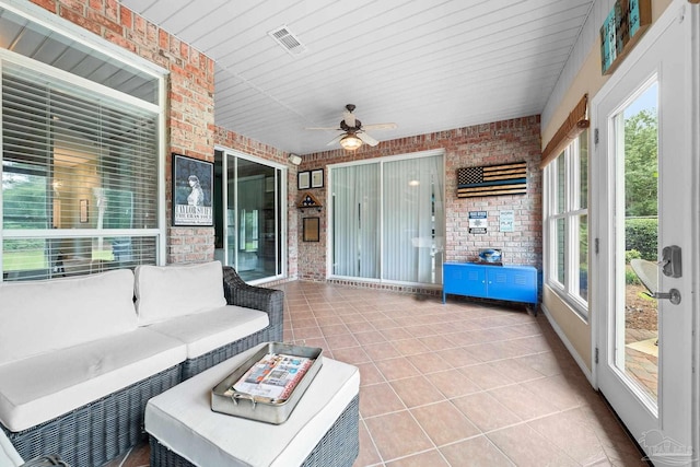 sunroom with ceiling fan