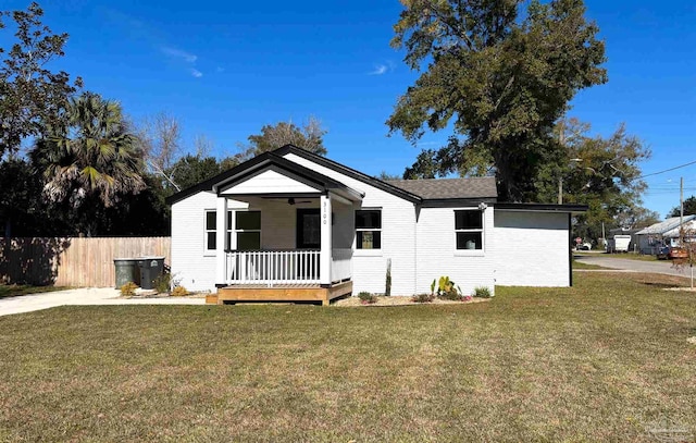 view of front facade with a porch and a front lawn