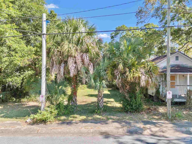 Listing photo 3 for 806 N D St, Pensacola FL 32501