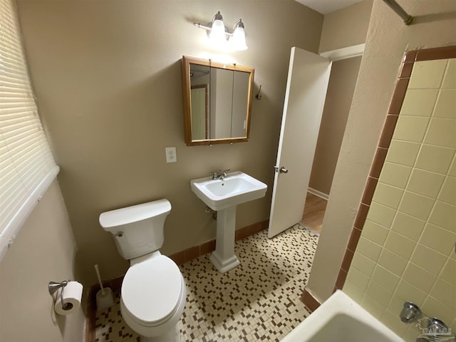 925 Artesian Ave, Pensacola, FL 32505 - full bath featuring toilet