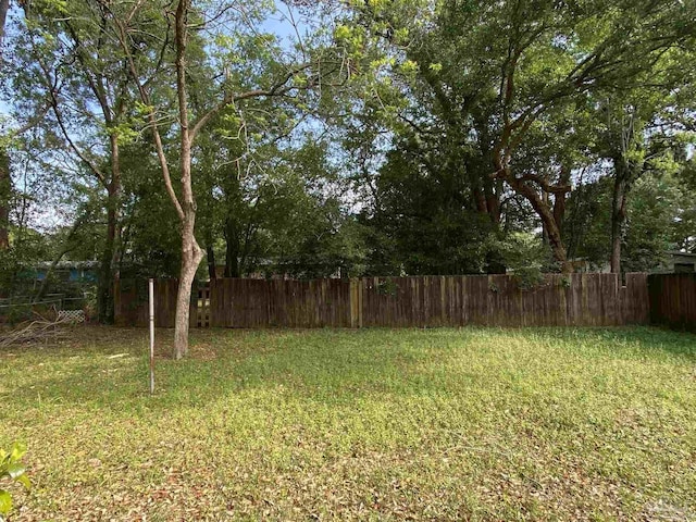 925 Artesian Ave, Pensacola, FL 32505 - view of yard with fence