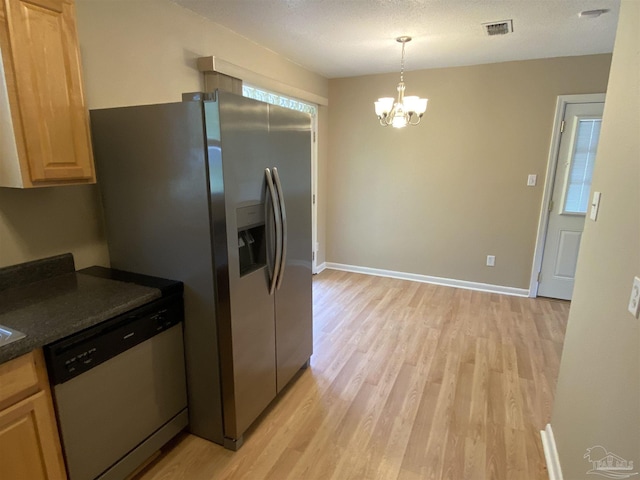 925 Artesian Ave, Pensacola, FL 32505 - kitchen featuring visible vents, light wood finished floors, appliances with stainless steel finishes, and dark countertops
