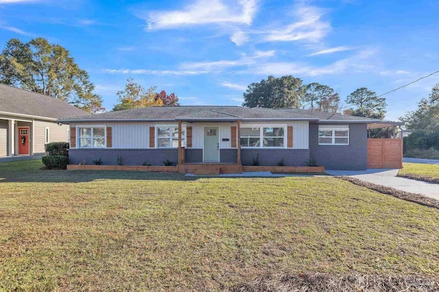 single story home with a front yard