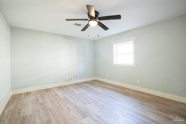 empty room featuring light hardwood / wood-style floors and ceiling fan