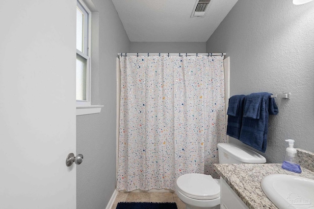 full bath with visible vents, a textured wall, toilet, vanity, and a shower with curtain