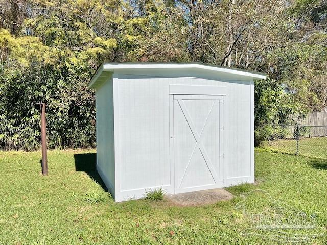 view of outdoor structure with a yard