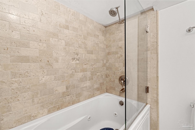 bathroom with tiled shower / bath combo