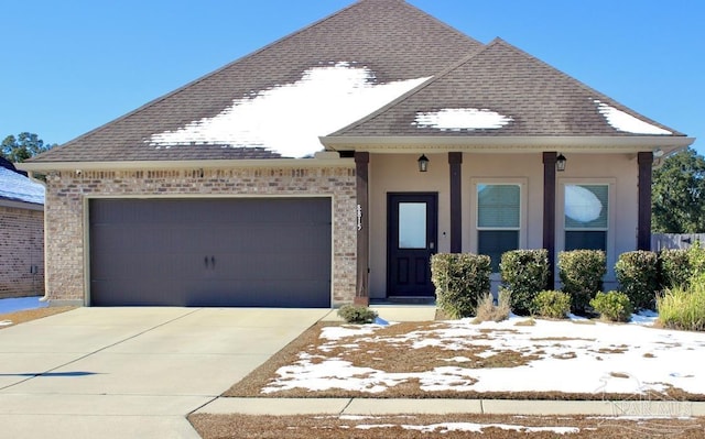 view of front facade featuring a garage