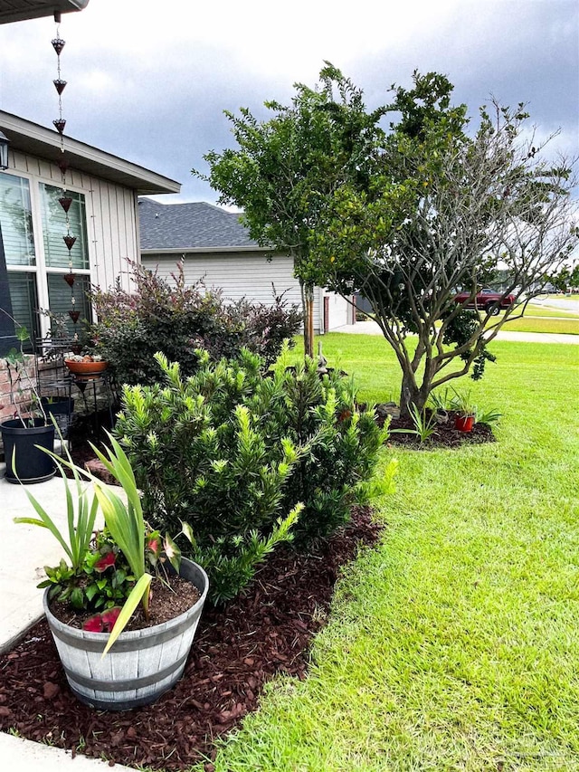 6135 Redberry Dr, Gulf Breeze, FL 32563 - view of grassy yard