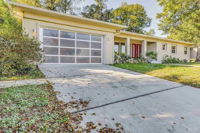 single story home with a front yard