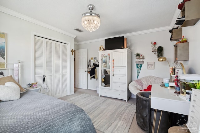 bedroom with a notable chandelier, a closet, visible vents, ornamental molding, and light carpet