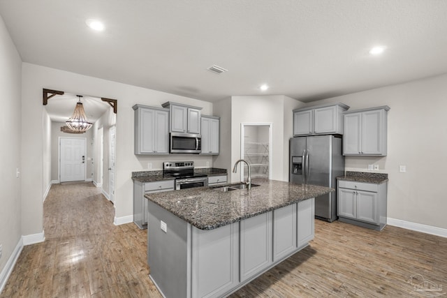 3526 Whitetail Ln, Pensacola, FL 32526 - kitchen with appliances with stainless steel finishes, gray cabinetry, a sink, light wood-style floors, and recessed lighting