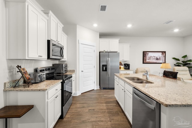 kitchen featuring a sink, dark wood-style flooring, stainless steel appliances, and visible vents