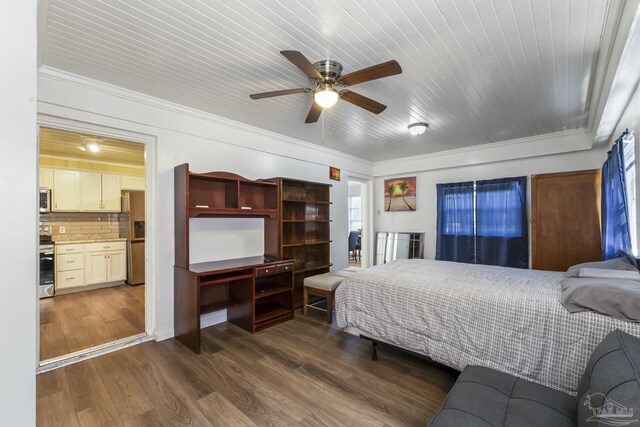 bedroom featuring hardwood / wood-style flooring, crown molding, and ceiling fan