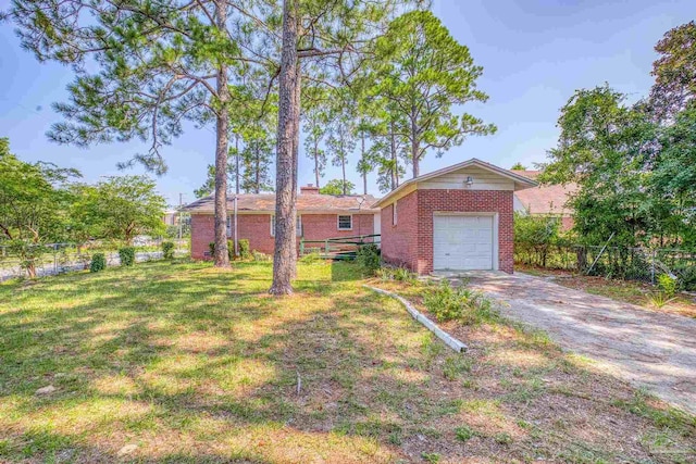 view of front of house featuring a front yard and a garage