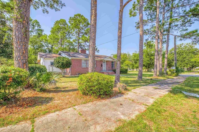 view of front of house with a front lawn