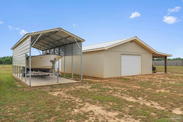 view of outdoor structure featuring an outdoor structure, dirt driveway, fence, and a carport