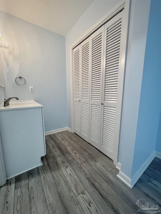 1100 Shoreline Dr Unit 207, Gulf Breeze, FL 32561 - bathroom featuring wood finished floors, vanity, and baseboards