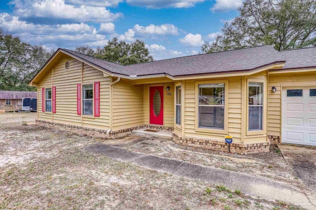 single story home with a shingled roof