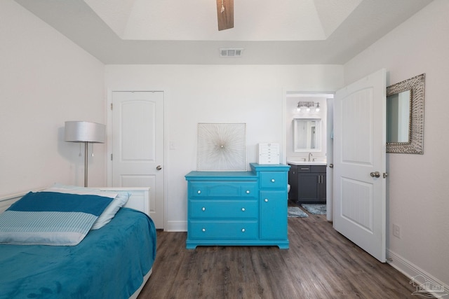 bedroom with ceiling fan, a sink, baseboards, visible vents, and dark wood-style floors