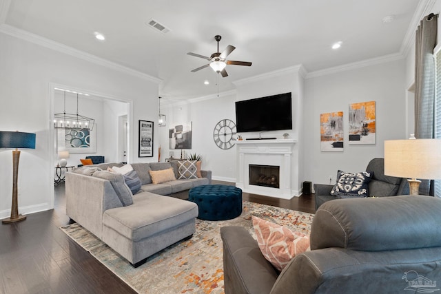 living room featuring dark wood-type flooring, visible vents, a ceiling fan, and baseboards