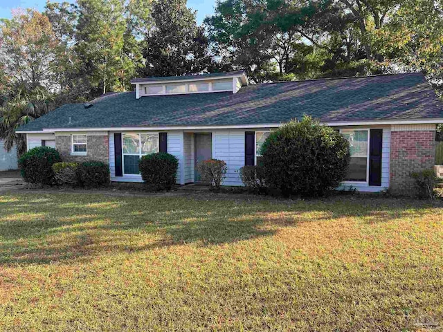 view of front of property with a front yard