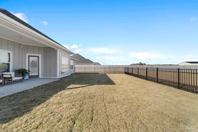 view of yard featuring a patio