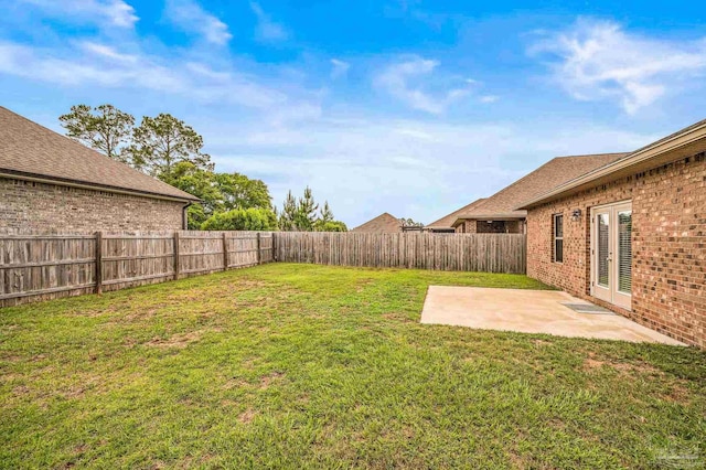 view of yard featuring a patio area