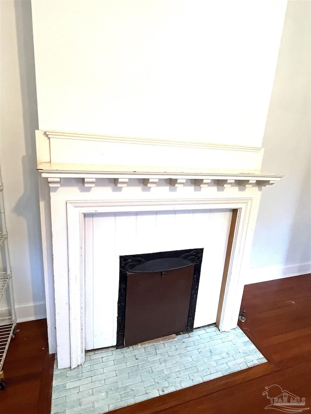 1011 N Reus St, Pensacola, FL 32501 - interior details featuring a fireplace with flush hearth and baseboards