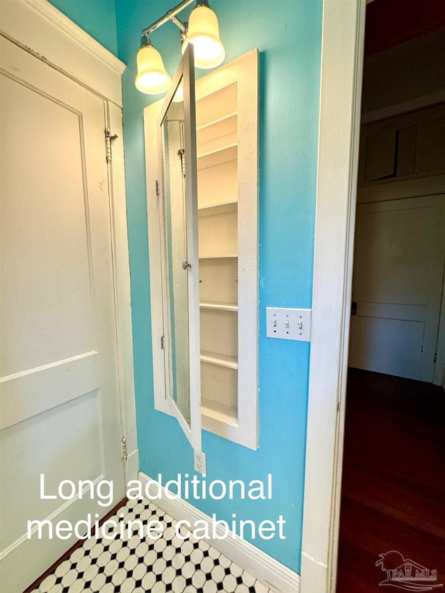 1011 N Reus St, Pensacola, FL 32501 - details with baseboards