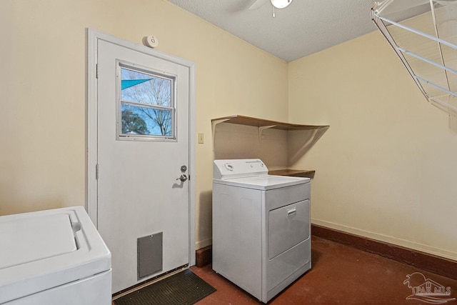 laundry room with ceiling fan, washing machine and clothes dryer, and a textured ceiling