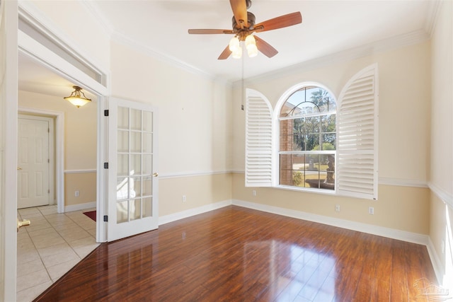 unfurnished room featuring ceiling fan, light hardwood / wood-style floors, and ornamental molding