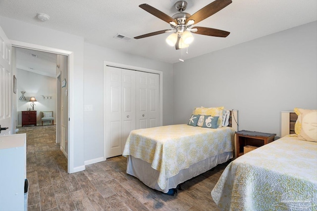 bedroom featuring ceiling fan and a closet