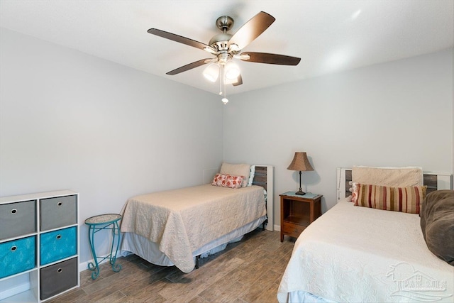 bedroom with ceiling fan