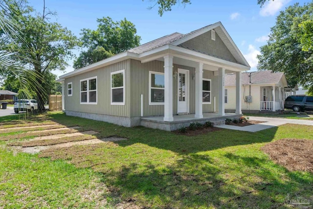 view of front of house with a porch and a front yard