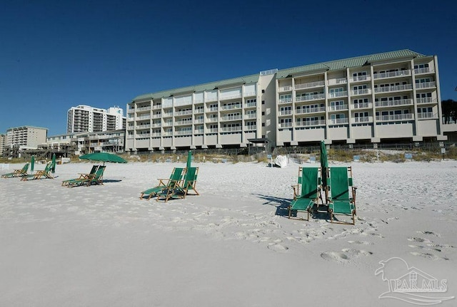 view of apartment building / complex