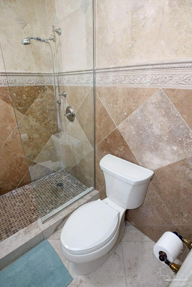 full bathroom featuring toilet and walk in shower
