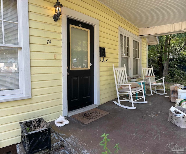 entrance to property with covered porch