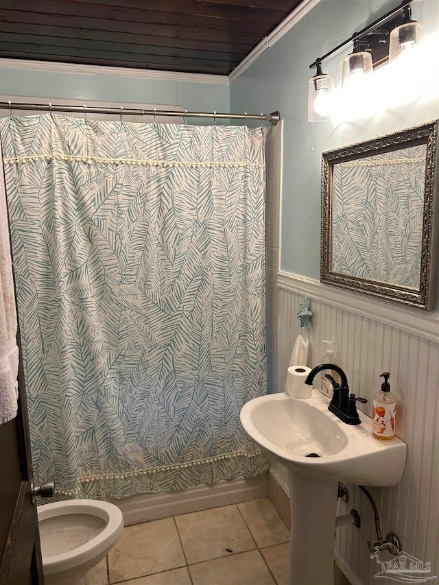 bathroom featuring a shower with curtain, ornamental molding, toilet, and tile patterned floors