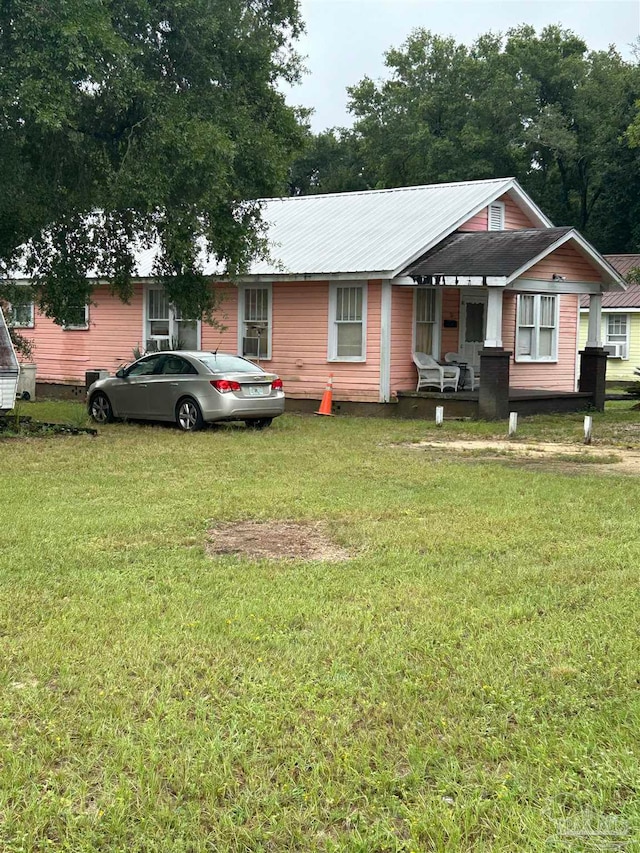 single story home with a front yard