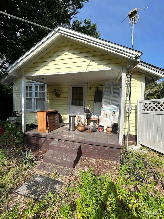 bungalow featuring covered porch