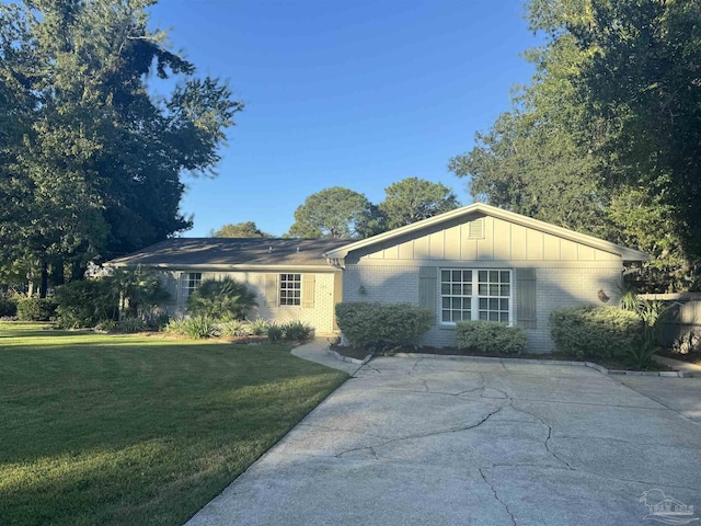 103 Florida Ave, Gulf Breeze, FL 32561 - single story home featuring a front lawn, brick siding, and board and batten siding